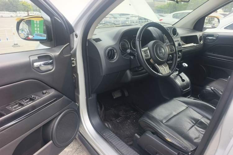 Used Jeep Compass 2012 2.0L two-wheel drive luxury version Driver Seat