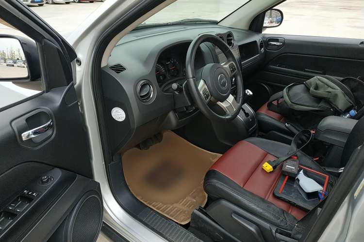 Used Jeep Compass 2012 2.4L four-wheel-drive sport version Driver Seat