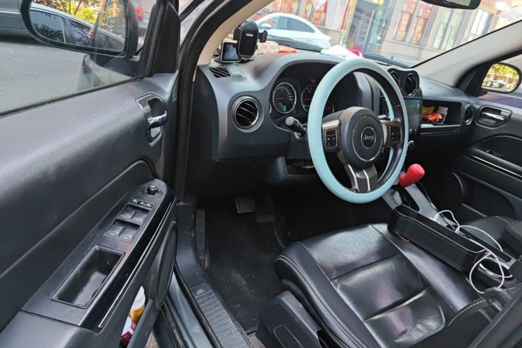 Used Jeep Compass 2012 2.0L two-wheel drive luxury version Driver Seat