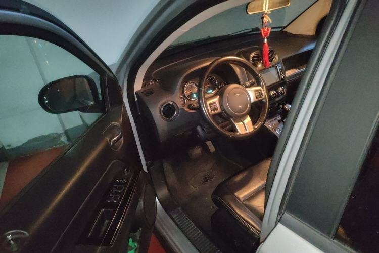 Used Jeep Compass 2012 2.0L two-wheel drive luxury version Driver Seat