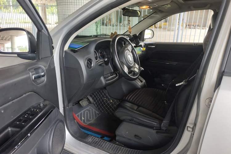 Used Jeep Compass 2012 2.0L two-wheel drive luxury version Driver Seat