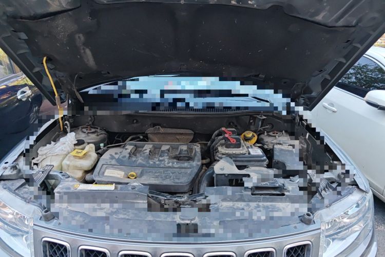 Used Jeep Compass 2012 2.0L two-wheel drive luxury version Engine Bay