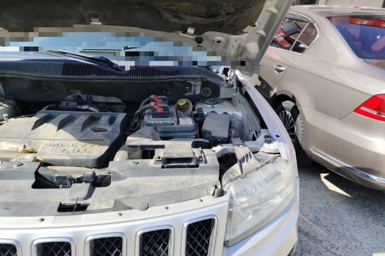 Used Jeep Compass 2012 2.0L two-wheel drive luxury version Engine Bay Left