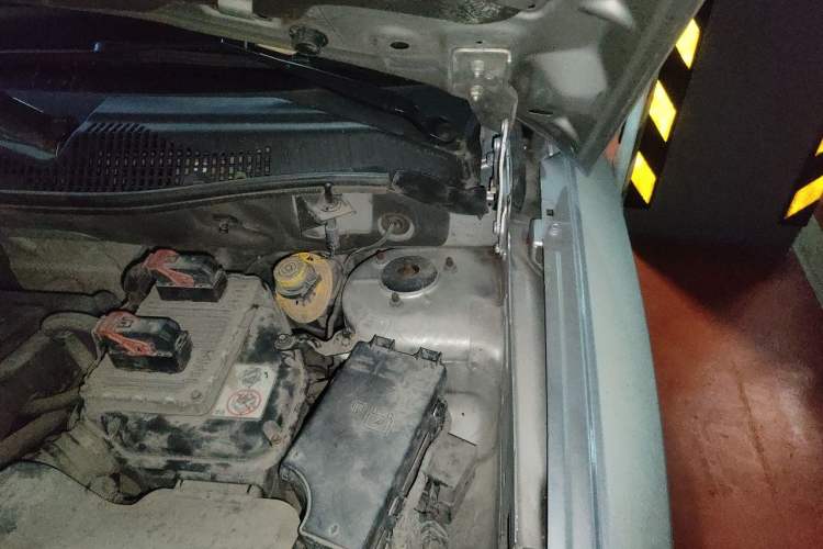 Used Jeep Compass 2012 2.0L two-wheel drive luxury version Engine Bay Left