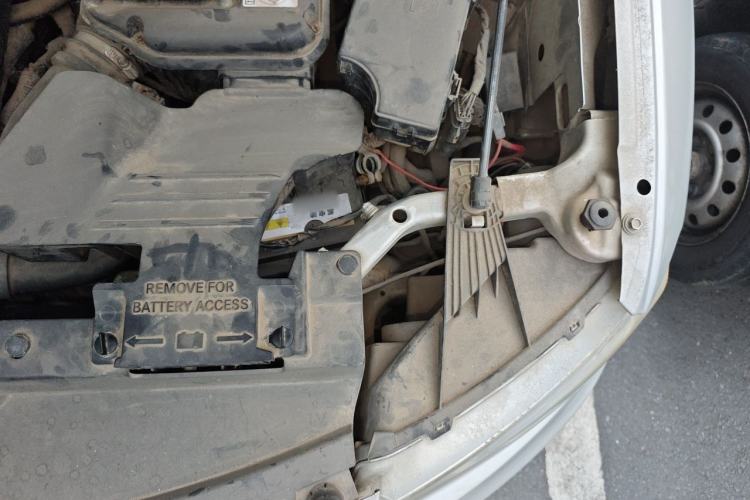 Used Jeep Compass 2012 2.4L four-wheel-drive sport version Engine Bay Left