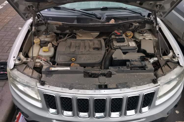 Used Jeep Compass 2012 2.4L four-wheel-drive sport version Engine Bay