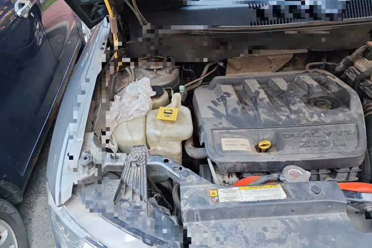 Used Jeep Compass 2012 2.0L two-wheel drive luxury version Engine Bay Right