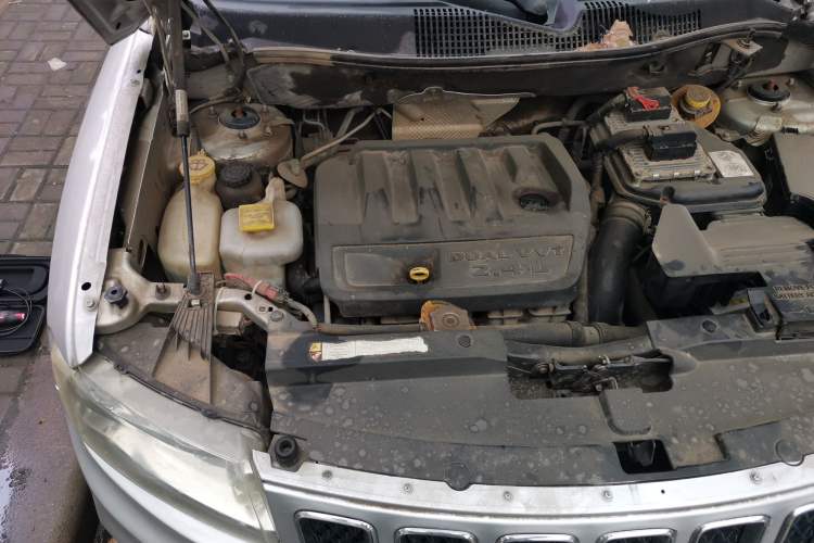 Used Jeep Compass 2012 2.4L four-wheel-drive sport version Engine Bay Right