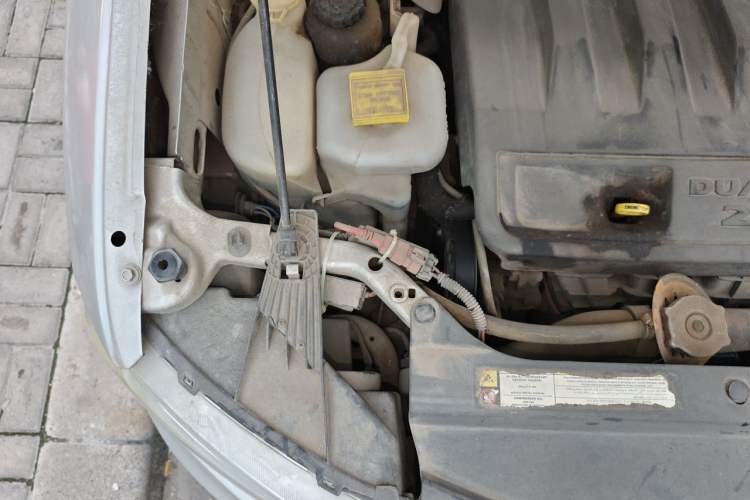 Used Jeep Compass 2012 2.4L four-wheel-drive sport version Engine Bay Right