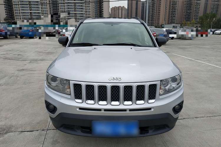 Used Jeep Compass 2012 2.4L four-wheel-drive sport version Front