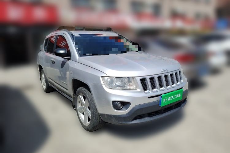 Used Jeep Compass 2012 2.0L two-wheel drive luxury version Front Right 45 Deg