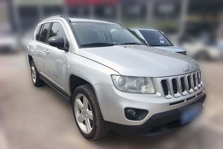Used Jeep Compass 2012 2.0L two-wheel drive luxury version Front Right 45 Deg