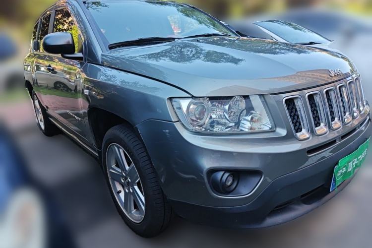 Used Jeep Compass 2012 2.0L two-wheel drive luxury version Front Right 45 Deg