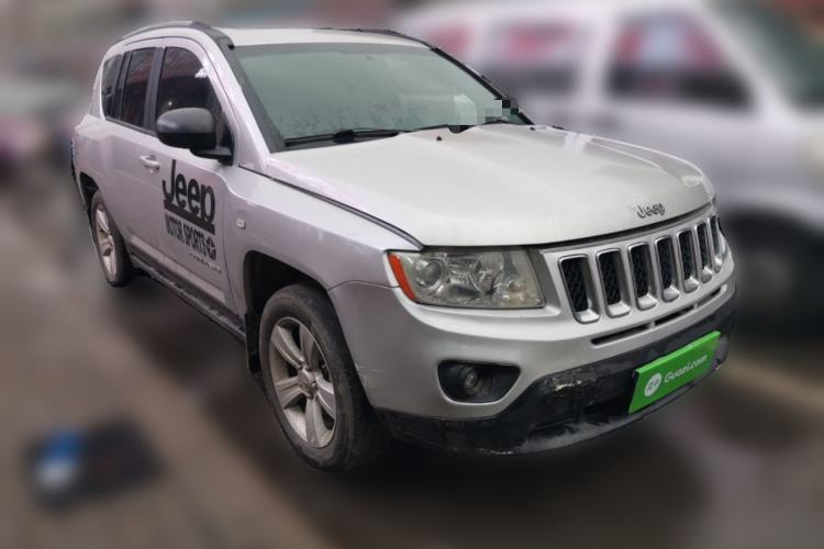 Used Jeep Compass 2012 2.4L four-wheel-drive sport version Front Right 45 Deg