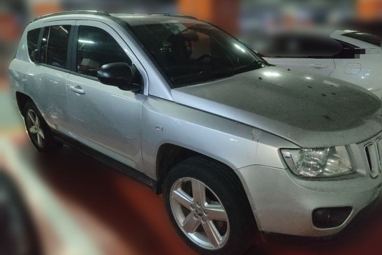 Used Jeep Compass 2012 2.0L two-wheel drive luxury version Front Right 45 Deg