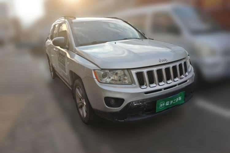 Used Jeep Compass 2012 2.4L four-wheel-drive sport version Front Right 45 Deg