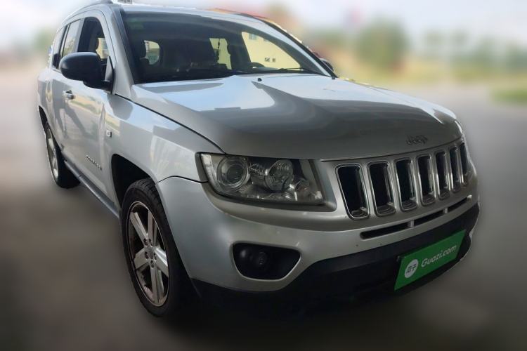 Used Jeep Compass 2012 2.0L two-wheel drive luxury version Front Right 45 Deg