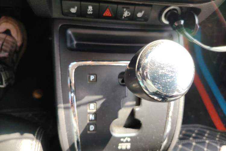 Used Jeep Compass 2012 2.0L two-wheel drive luxury version Gear Lever