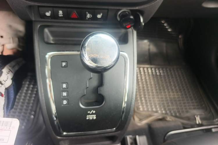 Used Jeep Compass 2012 2.0L two-wheel drive luxury version Gear Lever