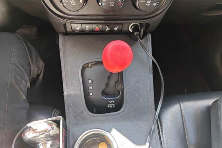 Used Jeep Compass 2012 2.0L two-wheel drive luxury version Gear Lever