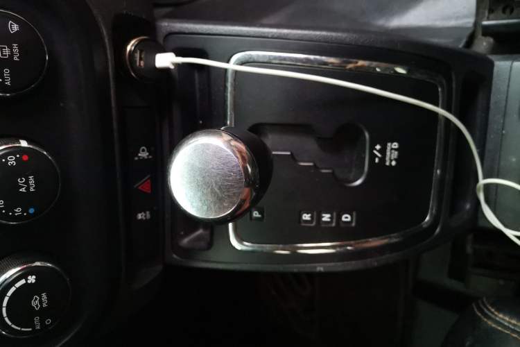 Used Jeep Compass 2012 2.4L four-wheel-drive sport version Gear Lever