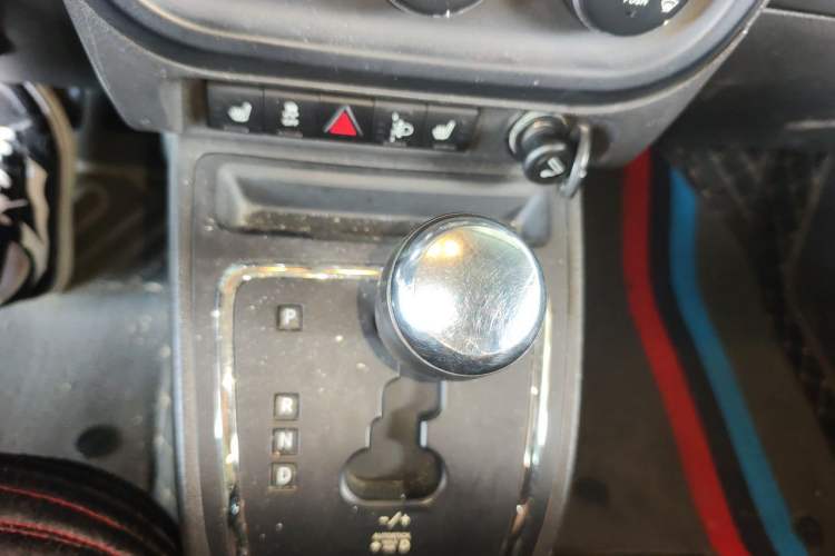 Used Jeep Compass 2012 2.0L two-wheel drive luxury version Gear Lever