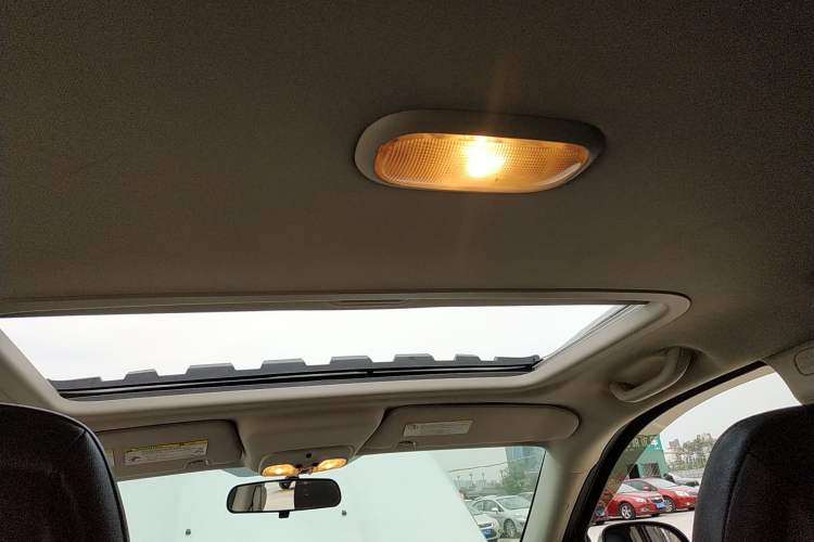 Used Jeep Compass 2012 2.4L four-wheel-drive sport version Headliner