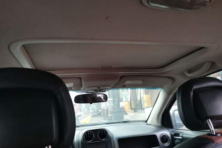 Used Jeep Compass 2012 2.4L four-wheel-drive sport version Headliner
