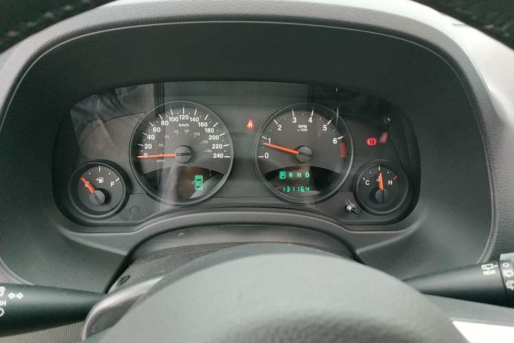 Used Jeep Compass 2012 2.4L four-wheel-drive sport version Instrument Cluster