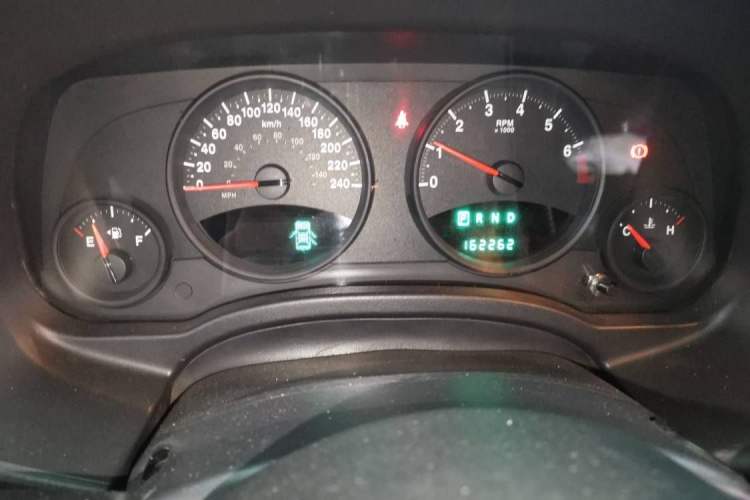 Used Jeep Compass 2012 2.4L four-wheel-drive sport version Instrument Cluster