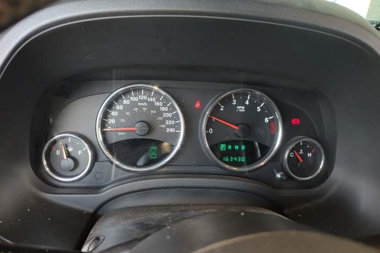 Used Jeep Compass 2012 2.0L two-wheel drive luxury version Instrument Cluster