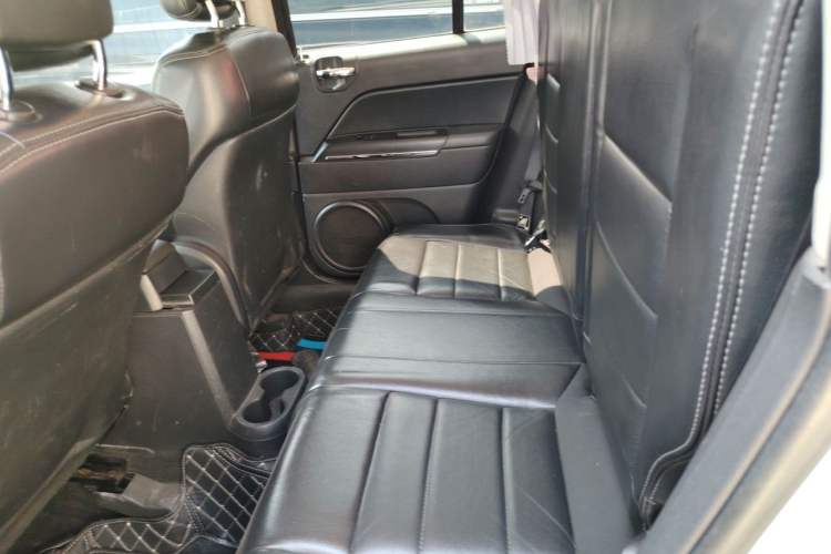 Used Jeep Compass 2012 2.0L two-wheel drive luxury version Left Rear Seat