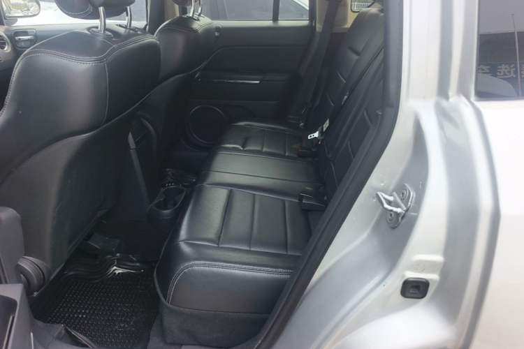 Used Jeep Compass 2012 2.0L two-wheel drive luxury version Left Rear Seat