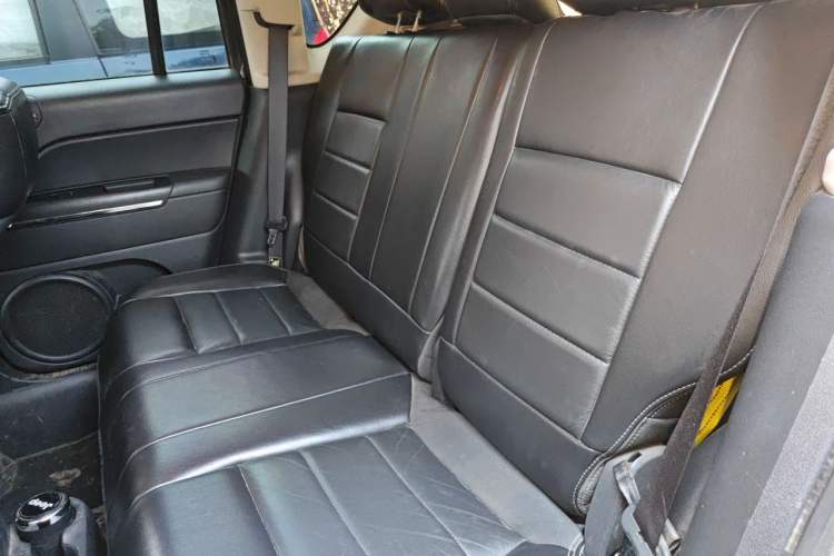 Used Jeep Compass 2012 2.0L two-wheel drive luxury version Left Rear Seat