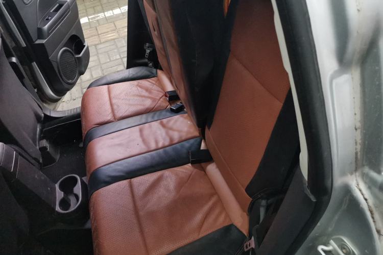 Used Jeep Compass 2012 2.4L four-wheel-drive sport version Left Rear Seat