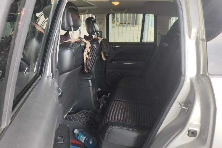 Used Jeep Compass 2012 2.0L two-wheel drive luxury version Left Rear Seat