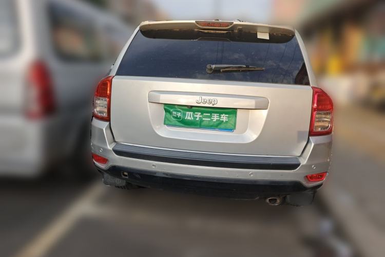 Used Jeep Compass 2012 2.4L four-wheel-drive sport version Rear