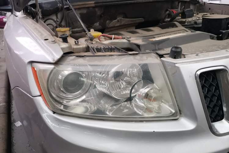 Used Jeep Compass 2012 2.4L four-wheel-drive sport version Right Front Headlight