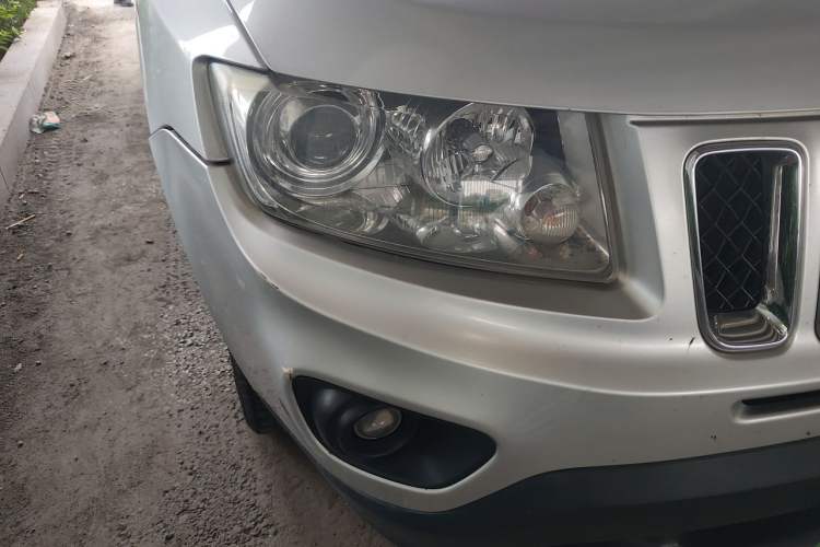 Used Jeep Compass 2012 2.0L two-wheel drive luxury version Right Front Headlight
