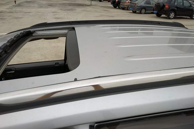 Used Jeep Compass 2012 2.4L four-wheel-drive sport version Roof