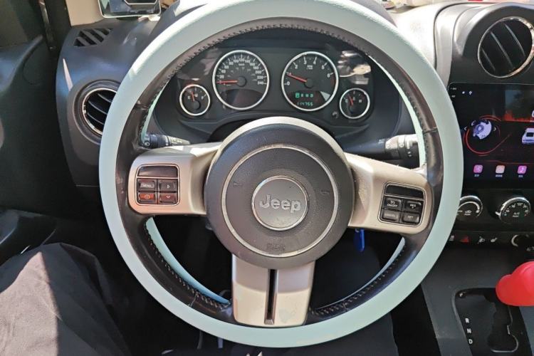 Used Jeep Compass 2012 2.0L two-wheel drive luxury version Steering Wheel
