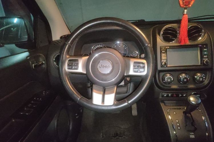 Used Jeep Compass 2012 2.0L two-wheel drive luxury version Steering Wheel