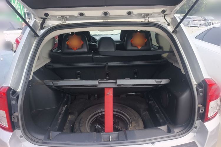 Used Jeep Compass 2012 2.0L two-wheel drive luxury version Trunk