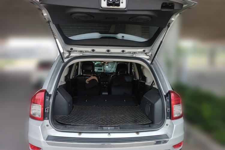 Used Jeep Compass 2012 2.0L two-wheel drive luxury version Trunk