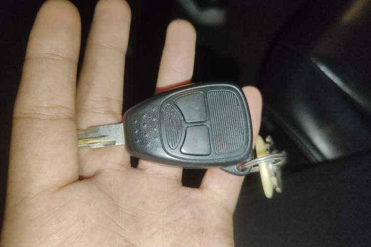 Used Jeep Compass 2012 2.0L two-wheel drive luxury version Vehicle Key
