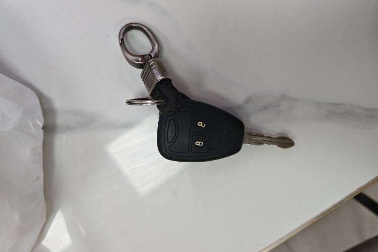 Used Jeep Compass 2012 2.4L four-wheel-drive sport version Vehicle Key