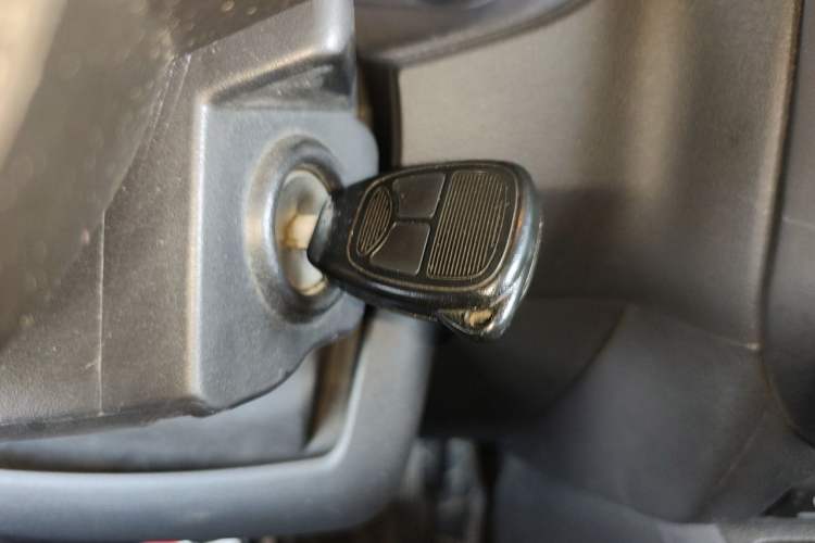 Used Jeep Compass 2012 2.0L two-wheel drive luxury version Vehicle Key