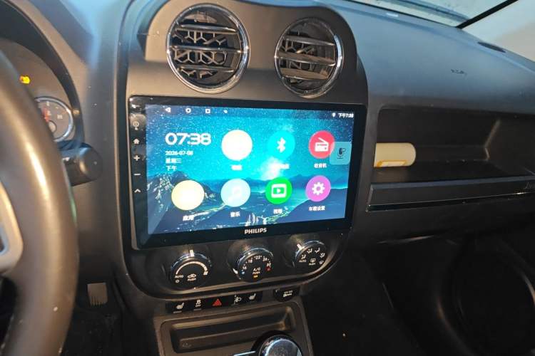Used Jeep Compass 2012 2.4L four-wheel drive luxury version Audio And AC Panel