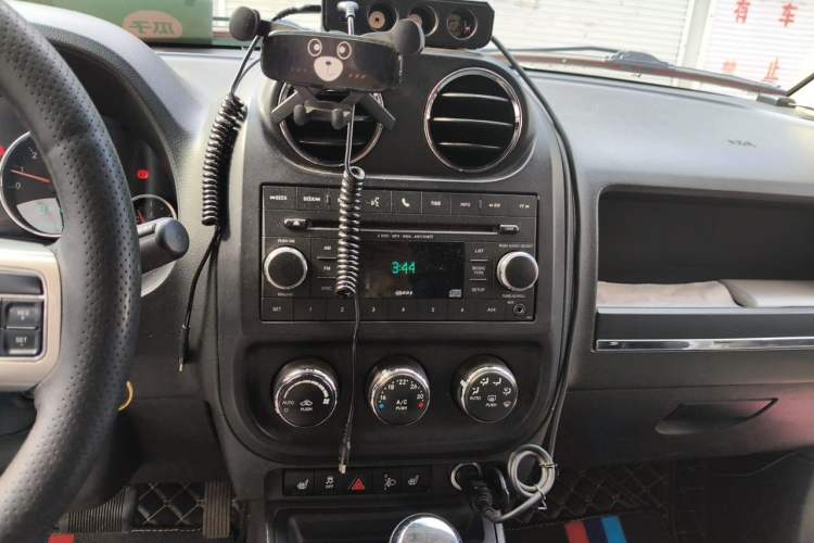 Used Jeep Compass 2012 2.4L Four-Wheel Drive Urban Edition Audio And AC Panel