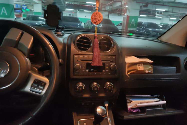 Used Jeep Compass 2012 2.4L four-wheel-drive sport version Audio And AC Panel